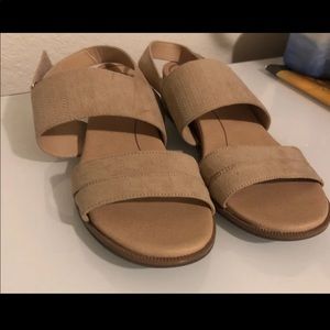 Dr. Scholl’s tan sandals